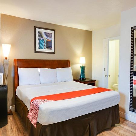 Oyo Hotel Austin Street Giddings Exteriér fotografie