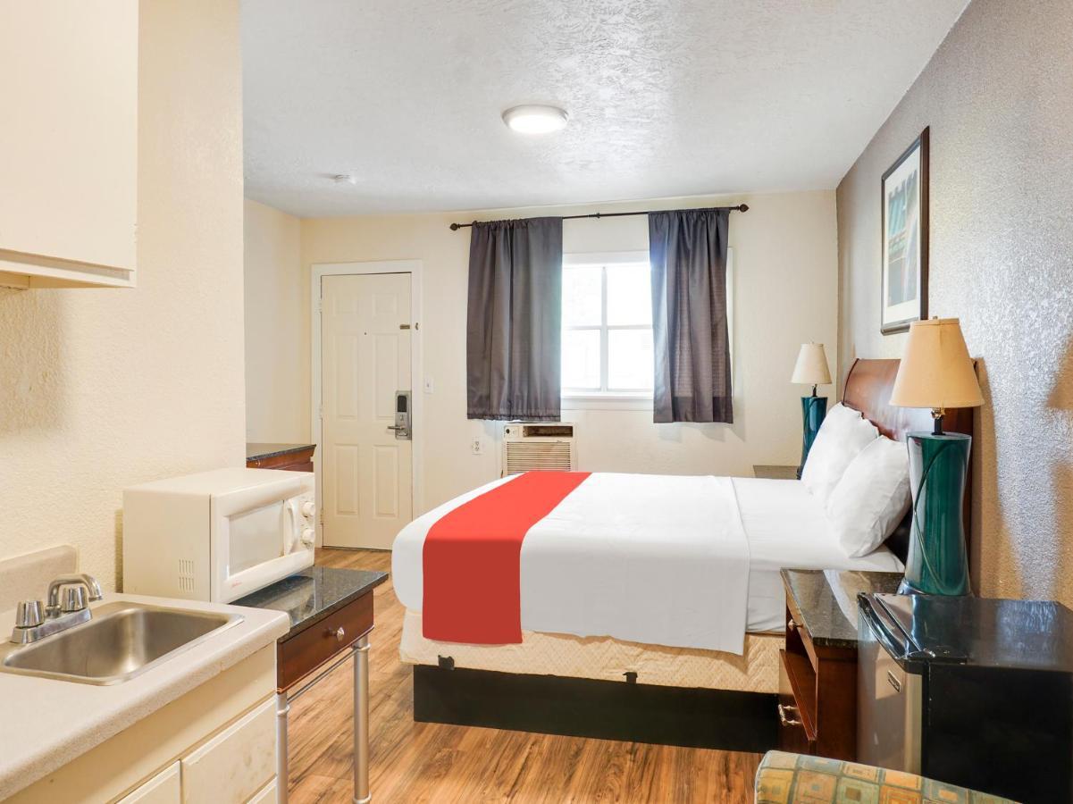 Oyo Hotel Austin Street Giddings Exteriér fotografie