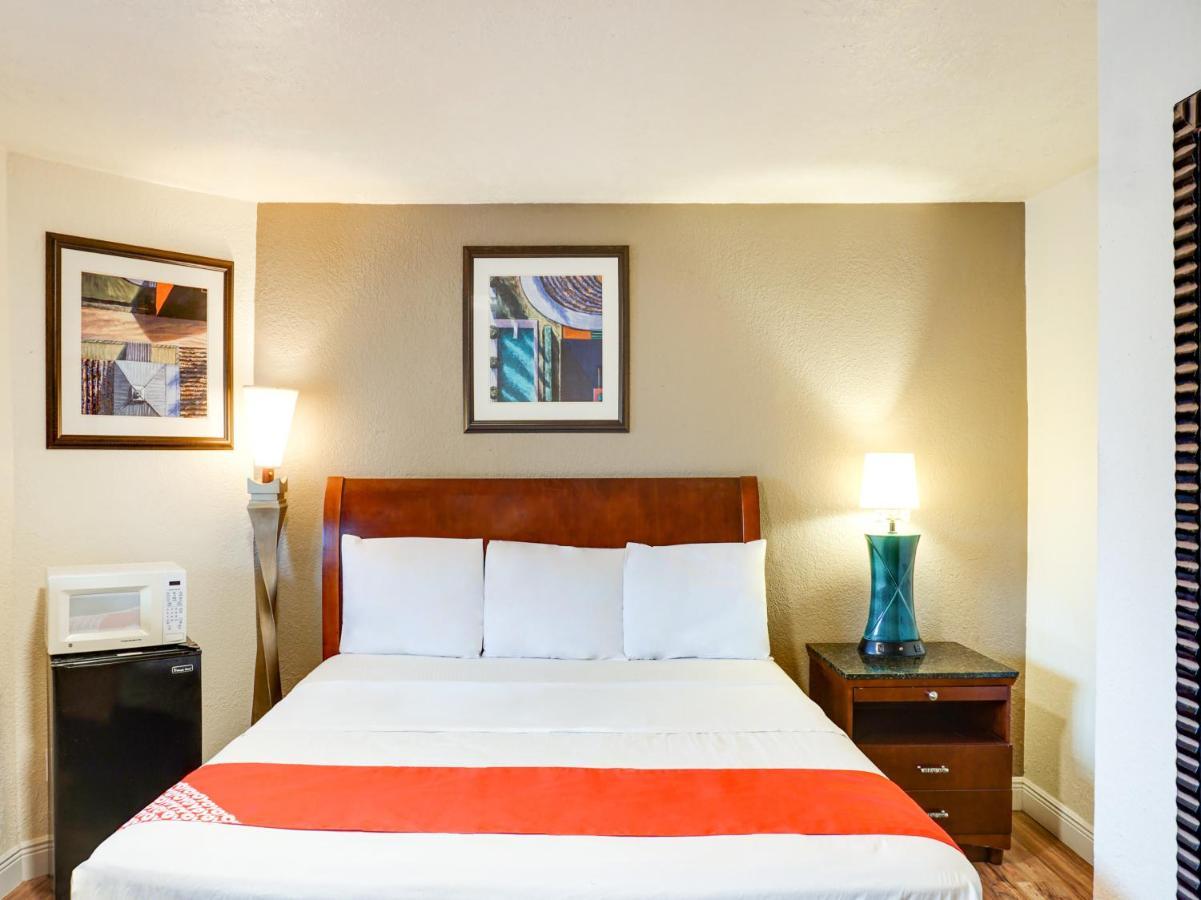Oyo Hotel Austin Street Giddings Exteriér fotografie