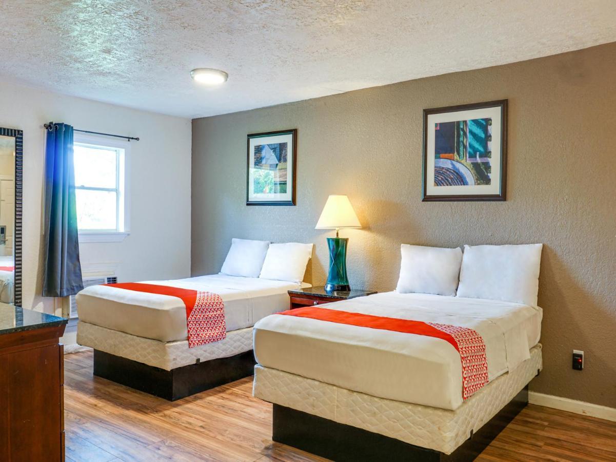 Oyo Hotel Austin Street Giddings Exteriér fotografie