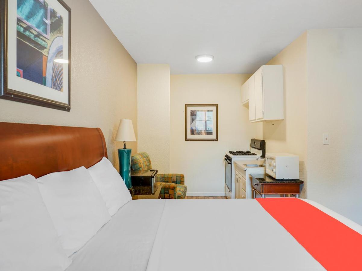 Oyo Hotel Austin Street Giddings Exteriér fotografie