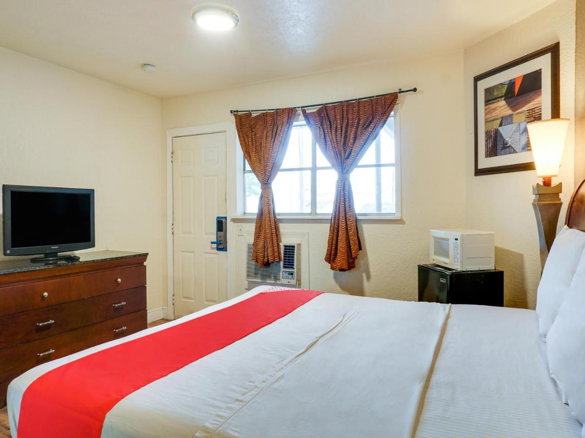 Oyo Hotel Austin Street Giddings Exteriér fotografie