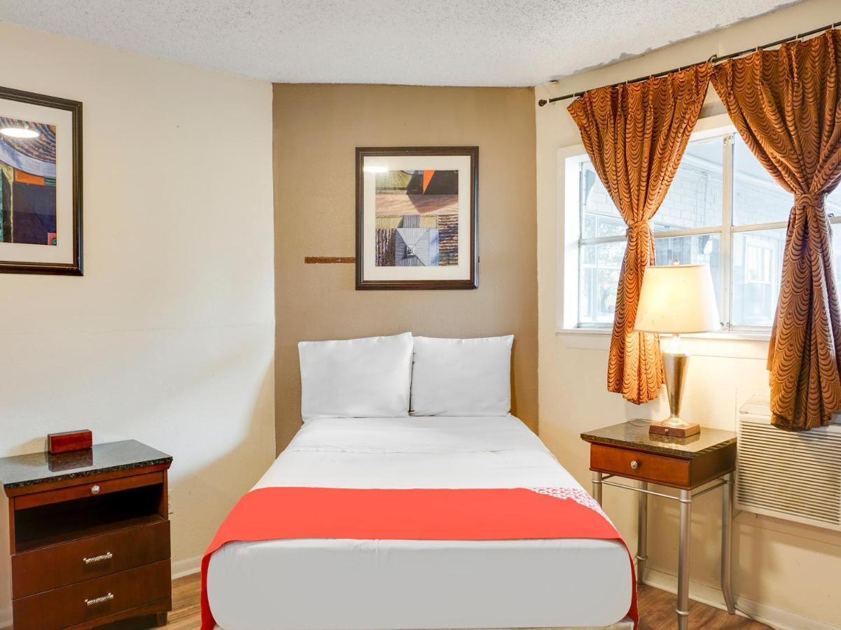 Oyo Hotel Austin Street Giddings Exteriér fotografie