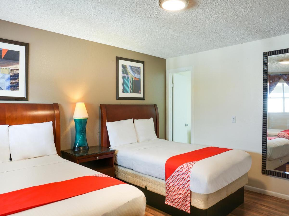 Oyo Hotel Austin Street Giddings Exteriér fotografie